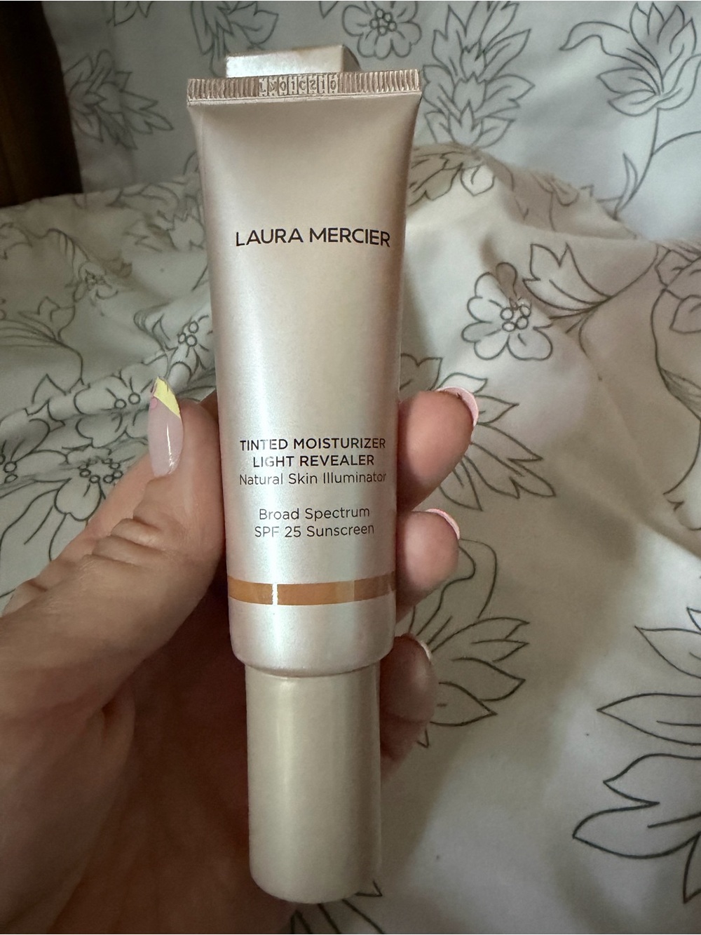laura mercier Tinted Moisturizer Light Revealer